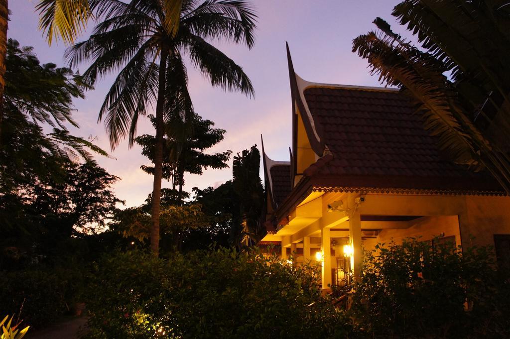Palm Village Rawai Экстерьер фото