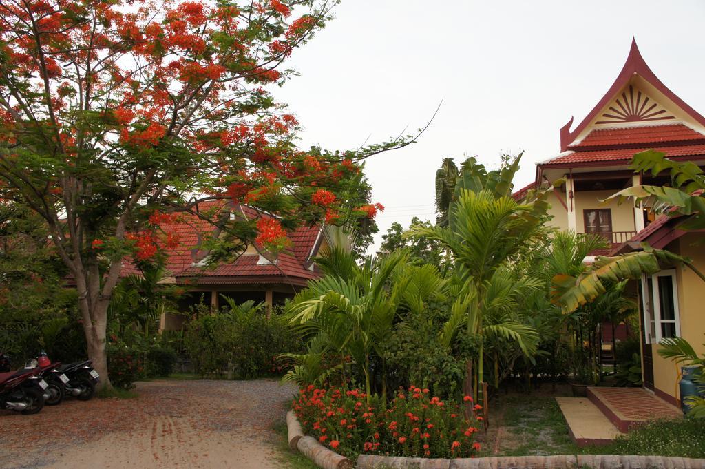 Palm Village Rawai Экстерьер фото