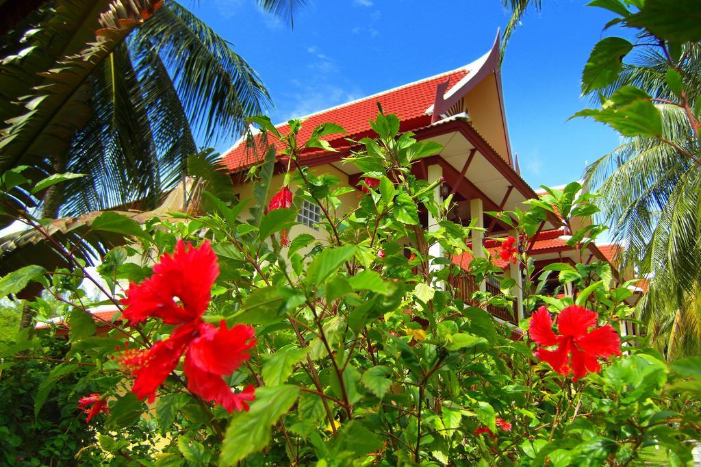 Palm Village Rawai Экстерьер фото