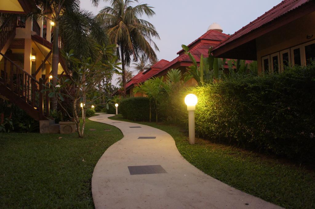 Palm Village Rawai Экстерьер фото