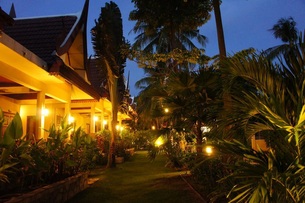 Palm Village Rawai Экстерьер фото