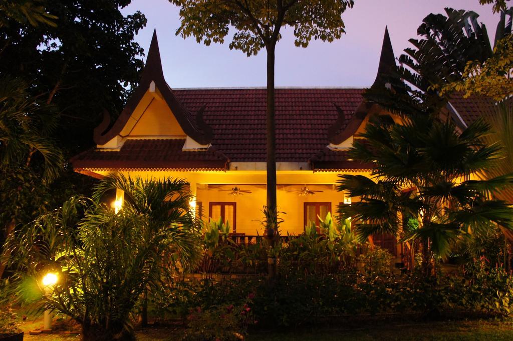 Palm Village Rawai Экстерьер фото