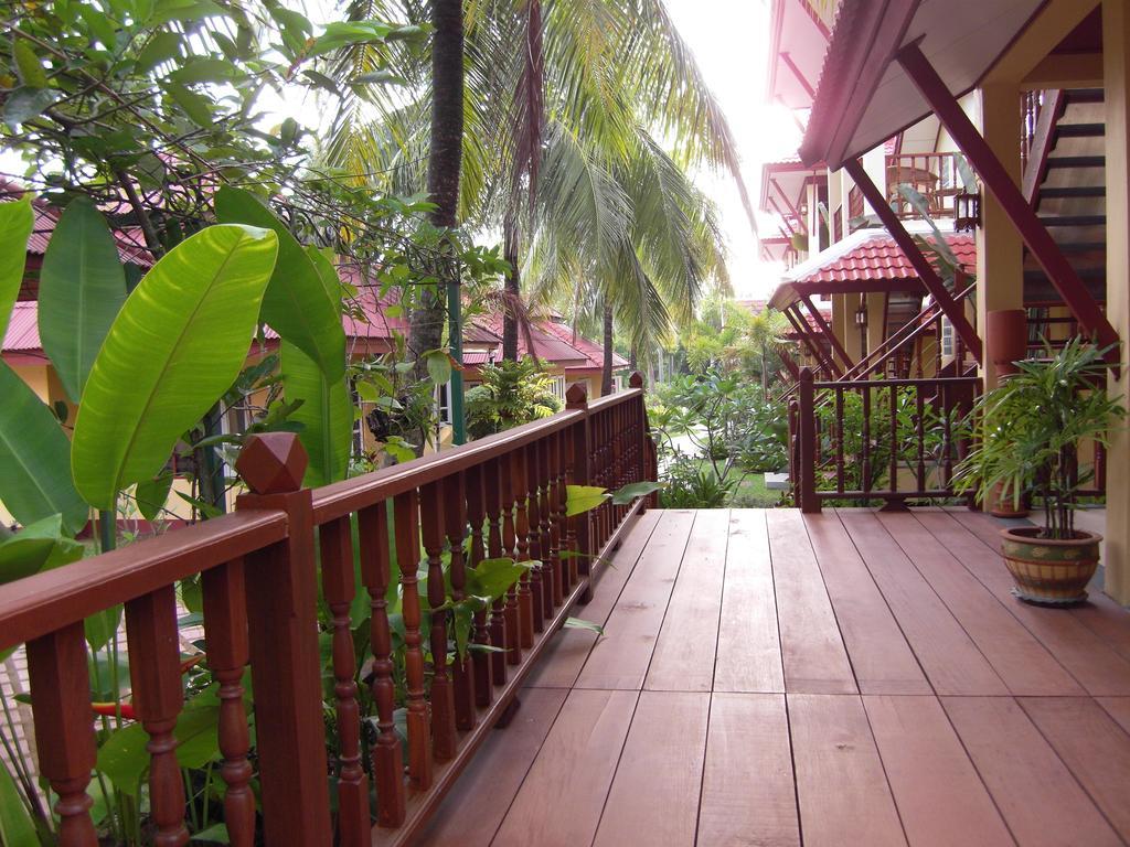 Palm Village Rawai Экстерьер фото