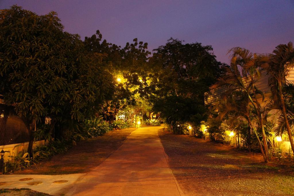 Palm Village Rawai Экстерьер фото