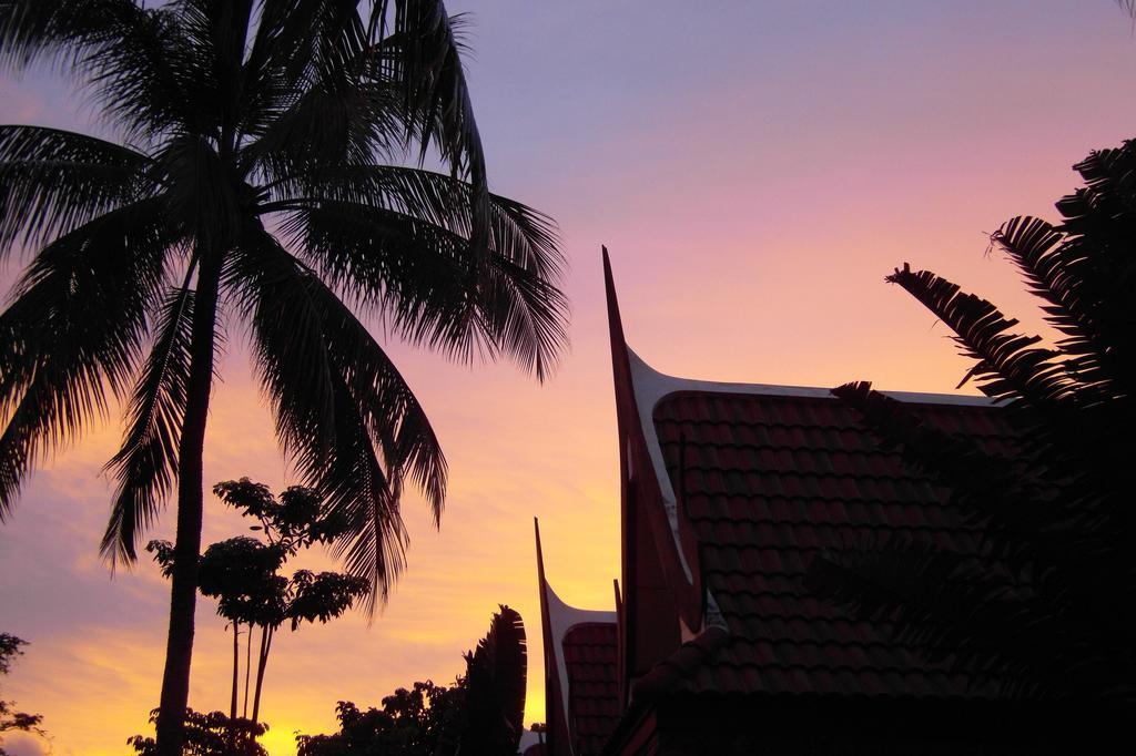 Palm Village Rawai Экстерьер фото