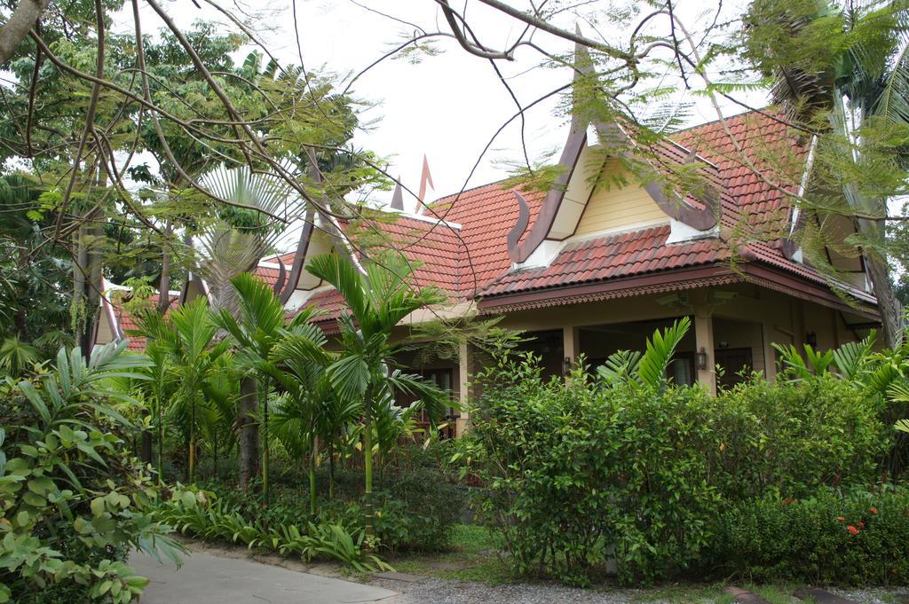 Palm Village Rawai Экстерьер фото