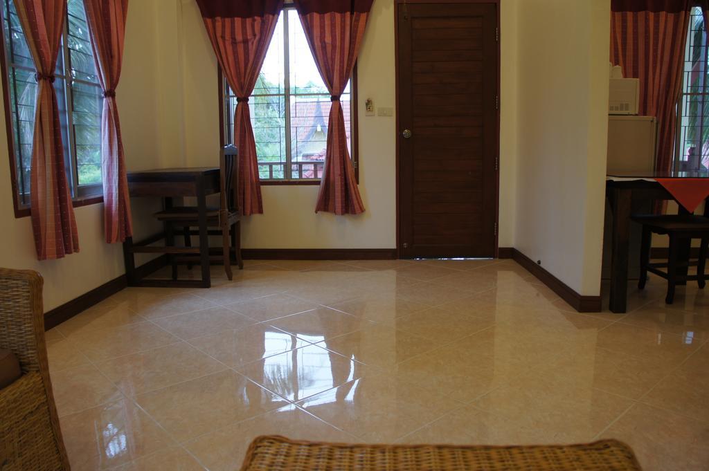 Palm Village Rawai Экстерьер фото
