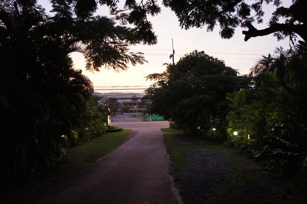 Palm Village Rawai Экстерьер фото