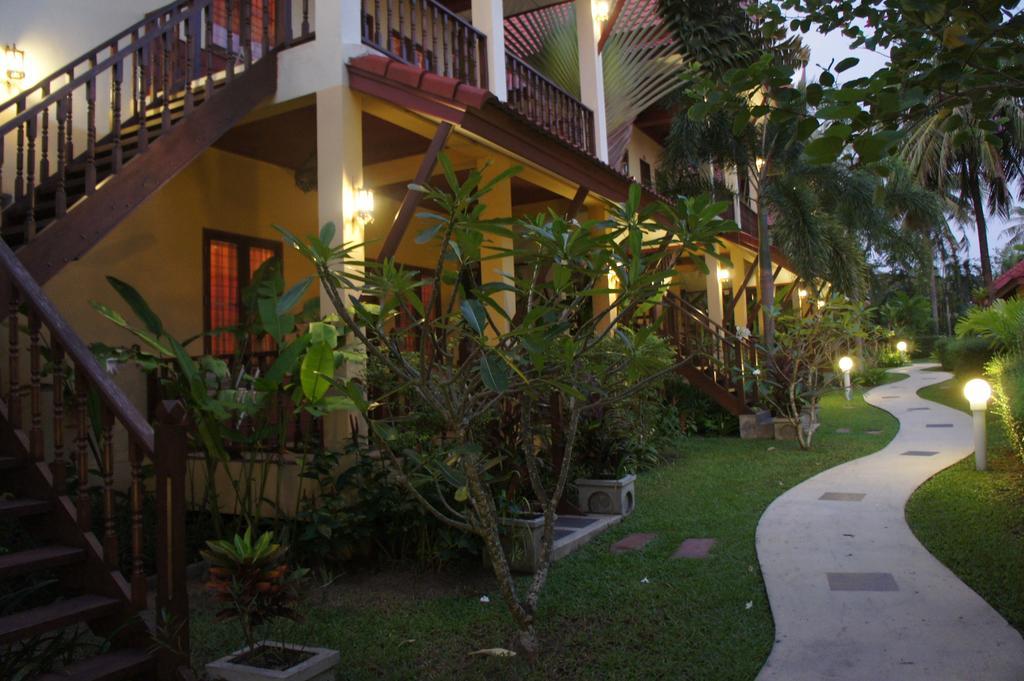 Palm Village Rawai Экстерьер фото