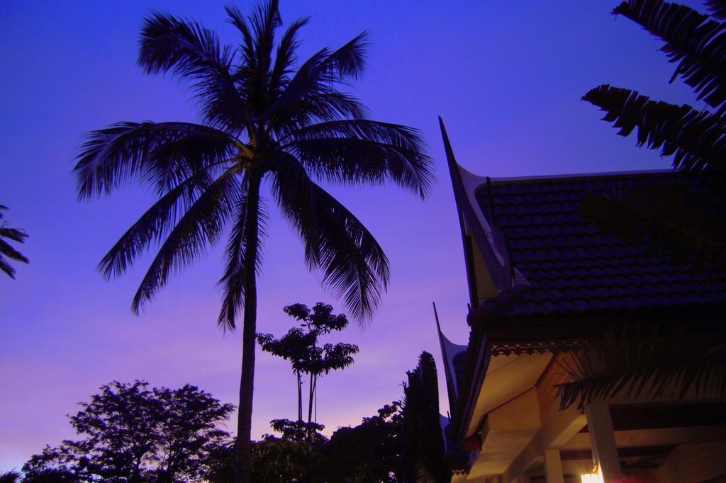 Palm Village Rawai Экстерьер фото