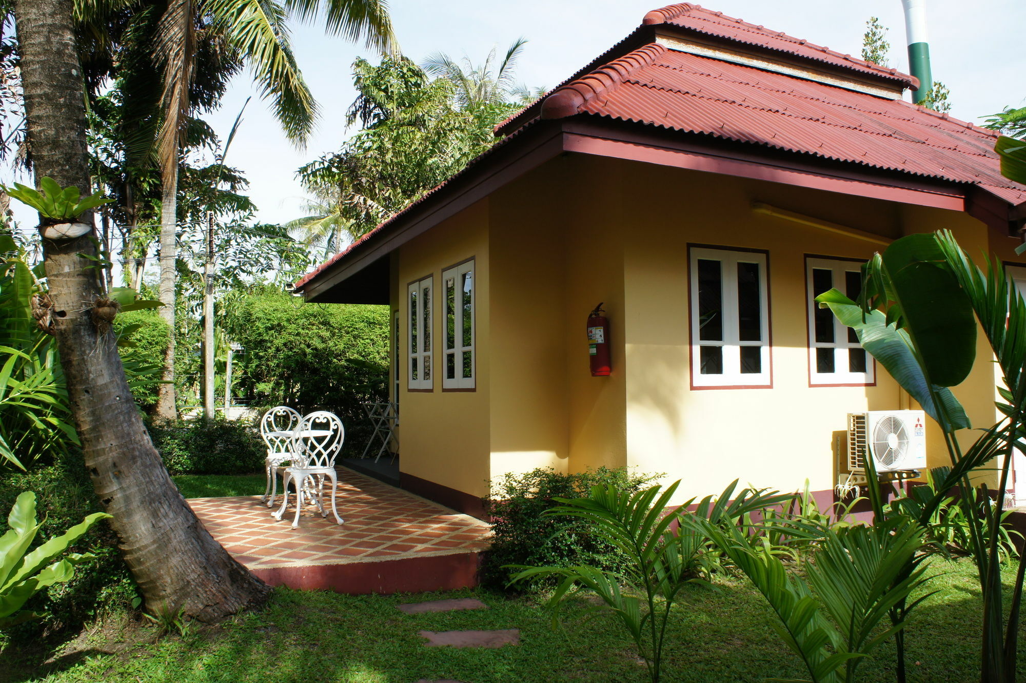 Palm Village Rawai Экстерьер фото