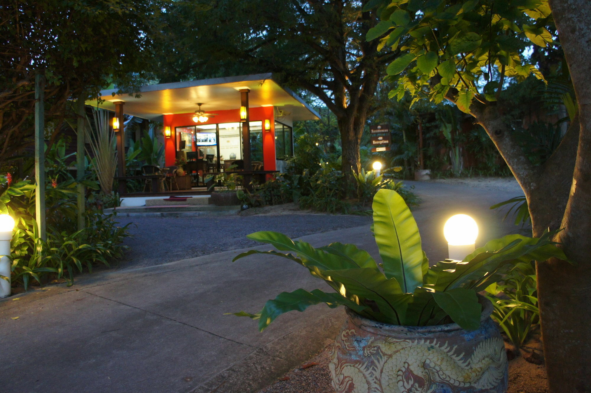 Palm Village Rawai Экстерьер фото