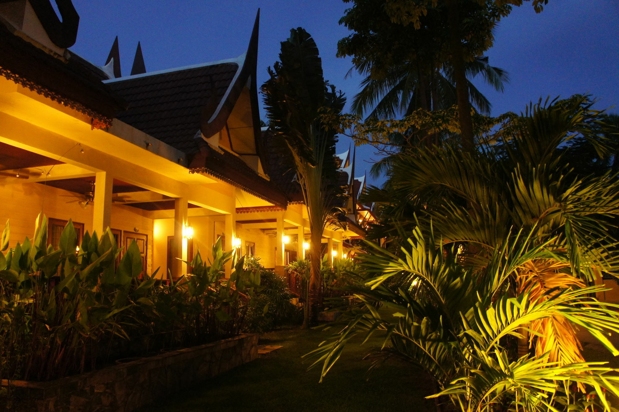 Palm Village Rawai Экстерьер фото