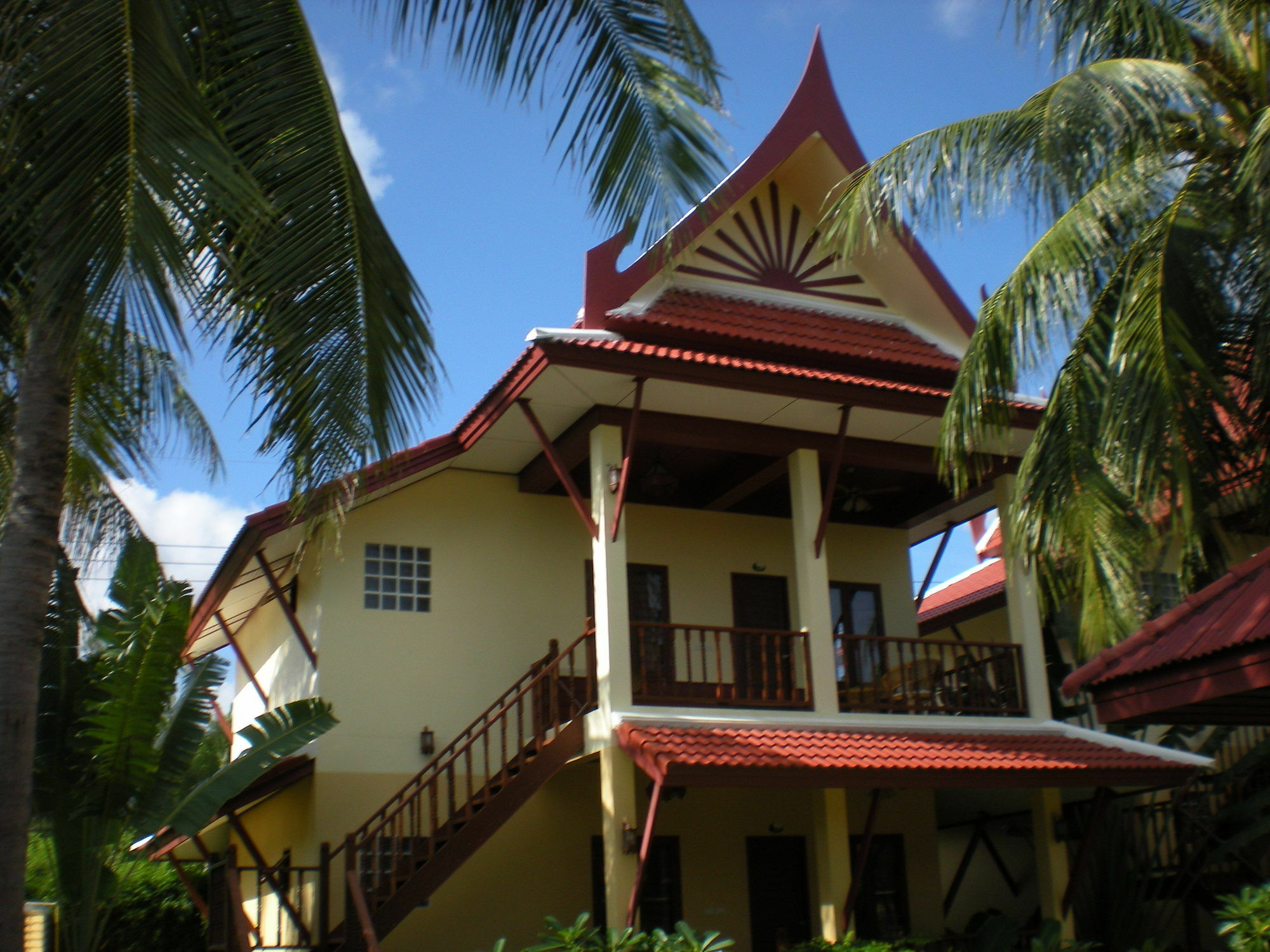 Palm Village Rawai Экстерьер фото