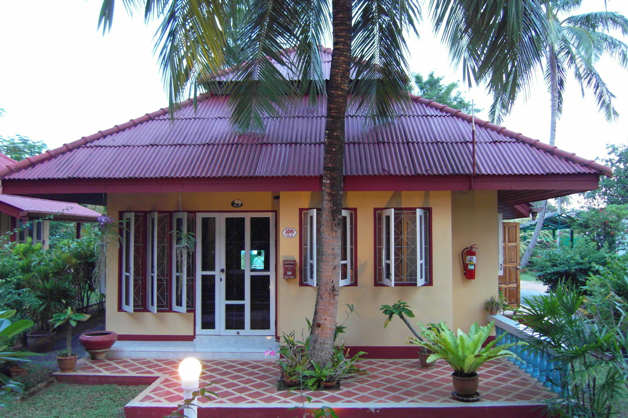 Palm Village Rawai Экстерьер фото