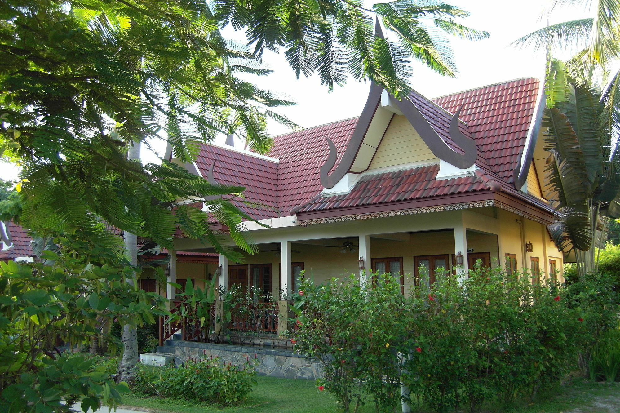 Palm Village Rawai Экстерьер фото
