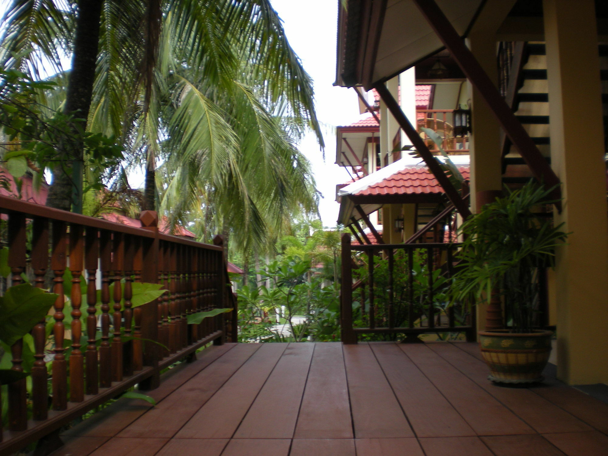 Palm Village Rawai Экстерьер фото