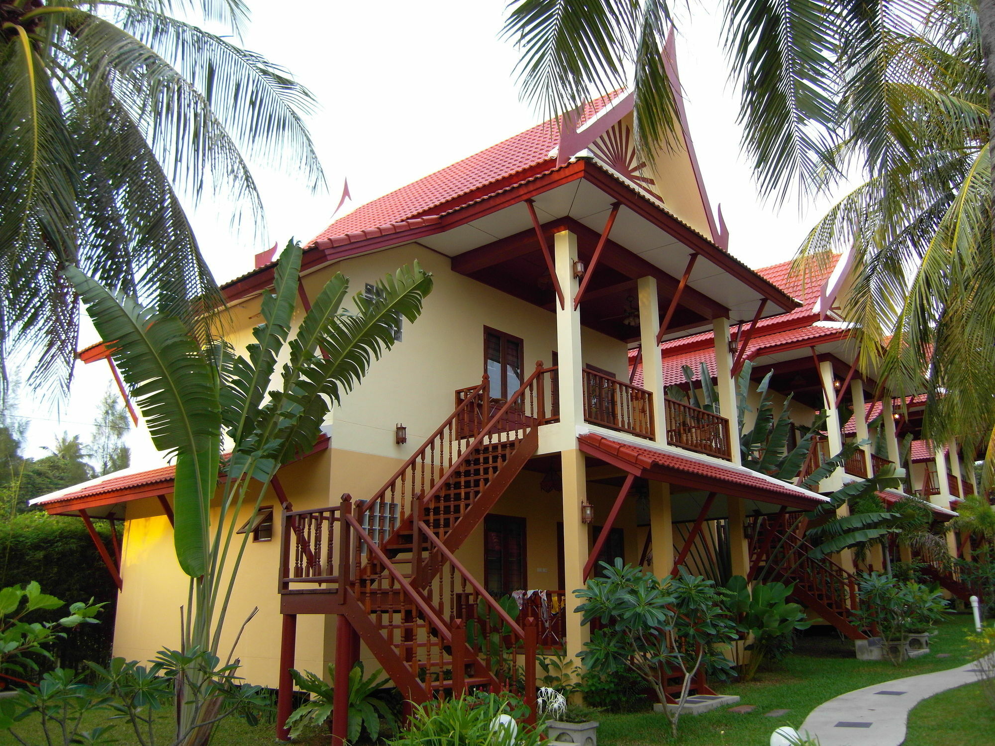 Palm Village Rawai Экстерьер фото