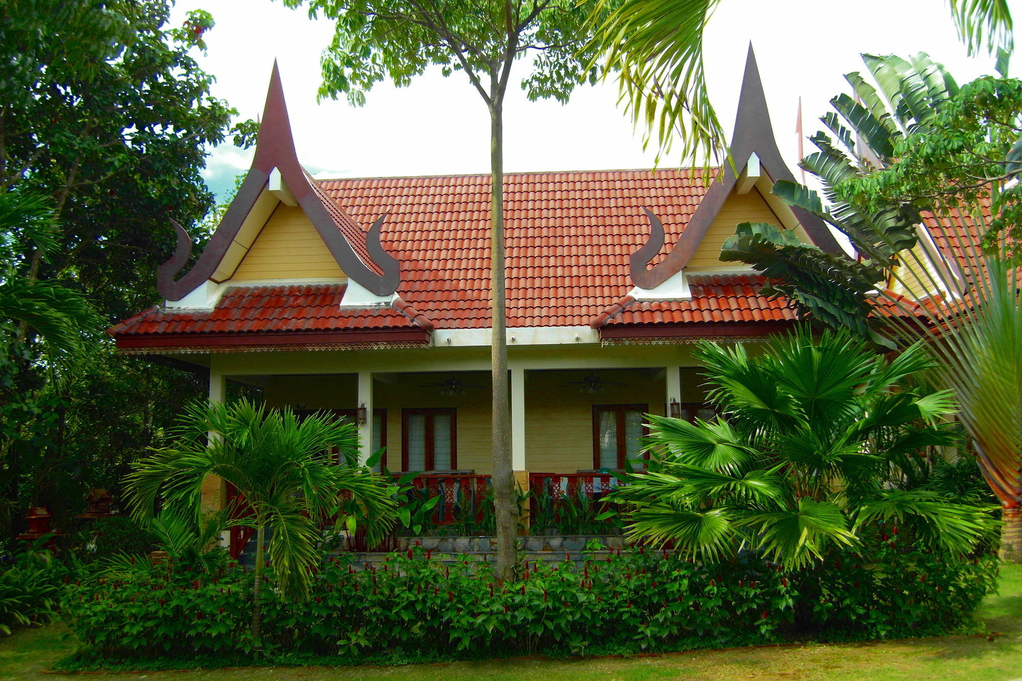 Palm Village Rawai Экстерьер фото