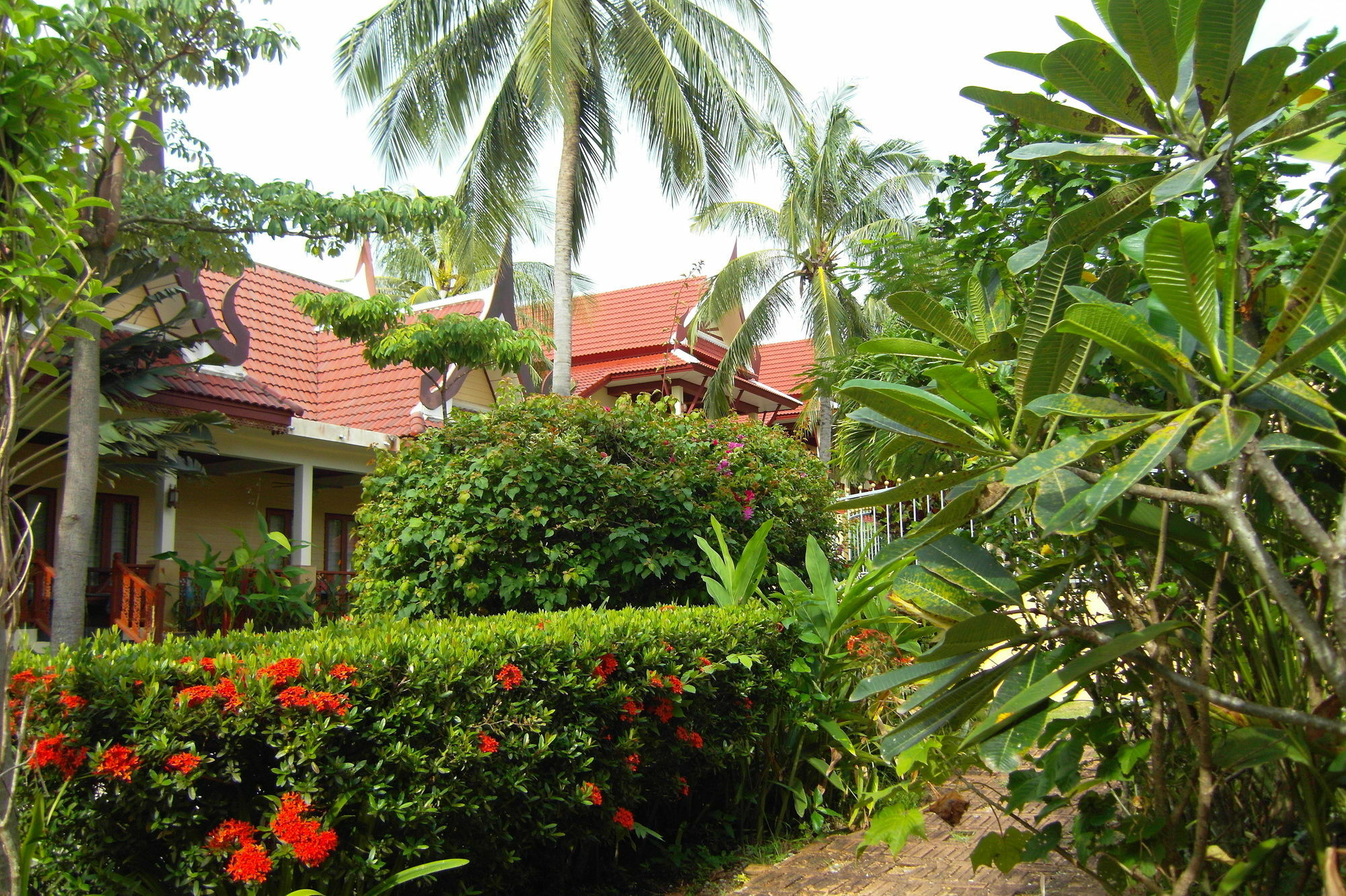 Palm Village Rawai Экстерьер фото