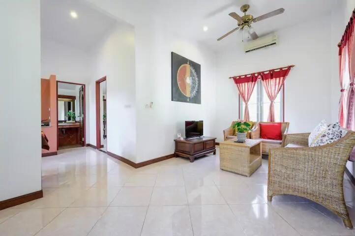 Palm Village Rawai Экстерьер фото