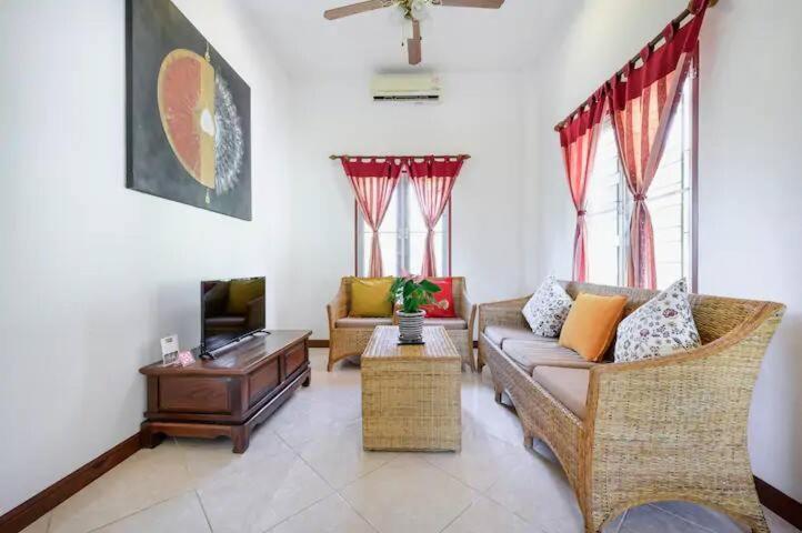 Palm Village Rawai Экстерьер фото
